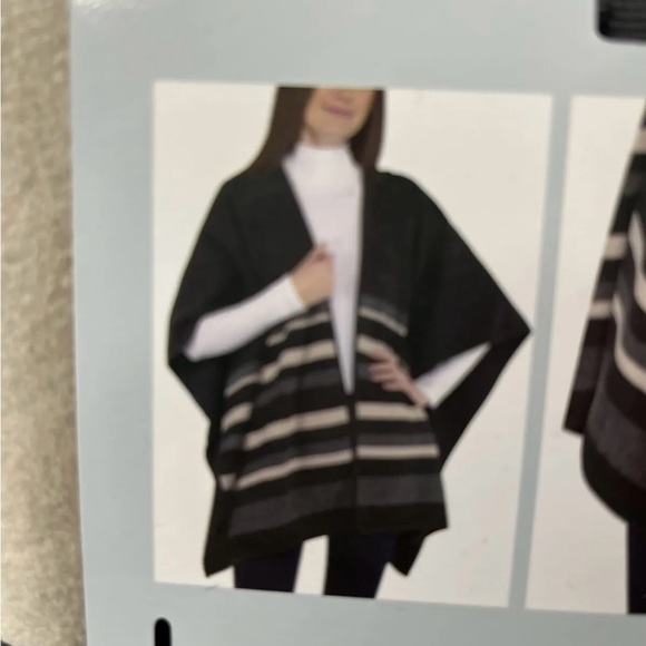 Ike Behar Women's Reversible Fashion Wrap One Size - Picture 4 of 8